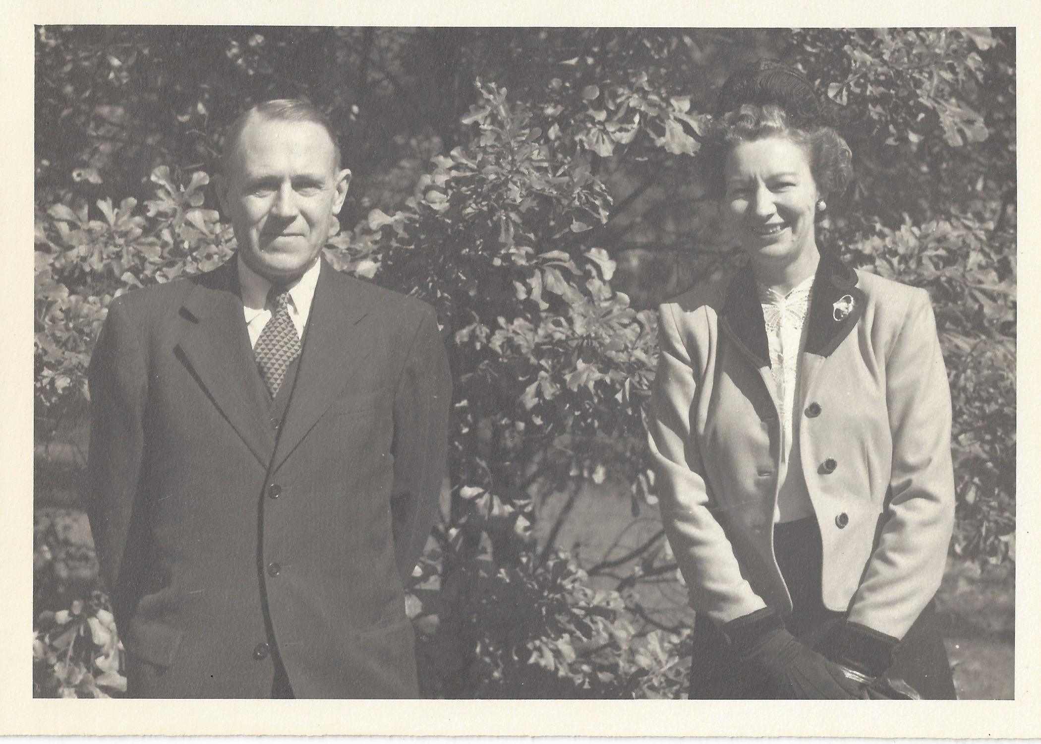 Doc Campbell WWI portrait, oval frame, signed