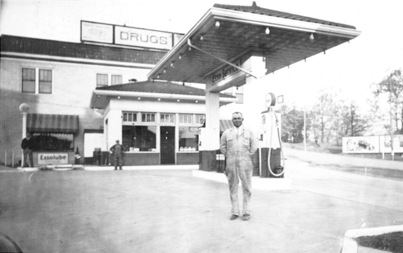 Forrest at Esso station, Elkton